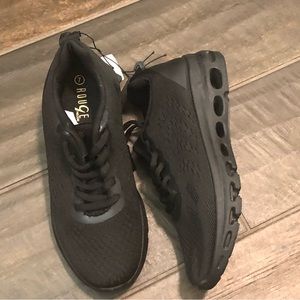 NWT Rouge Helium Sneakers